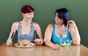 Übergewicht: Mehr essen als geplant