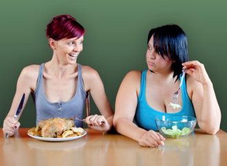 Übergewicht: Mehr essen als geplant